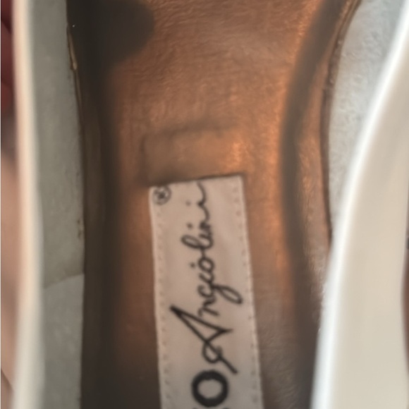 Isaac Mizrahi Women's Beige Patent Loafers with Brown Detailing - Picture 2 of 5